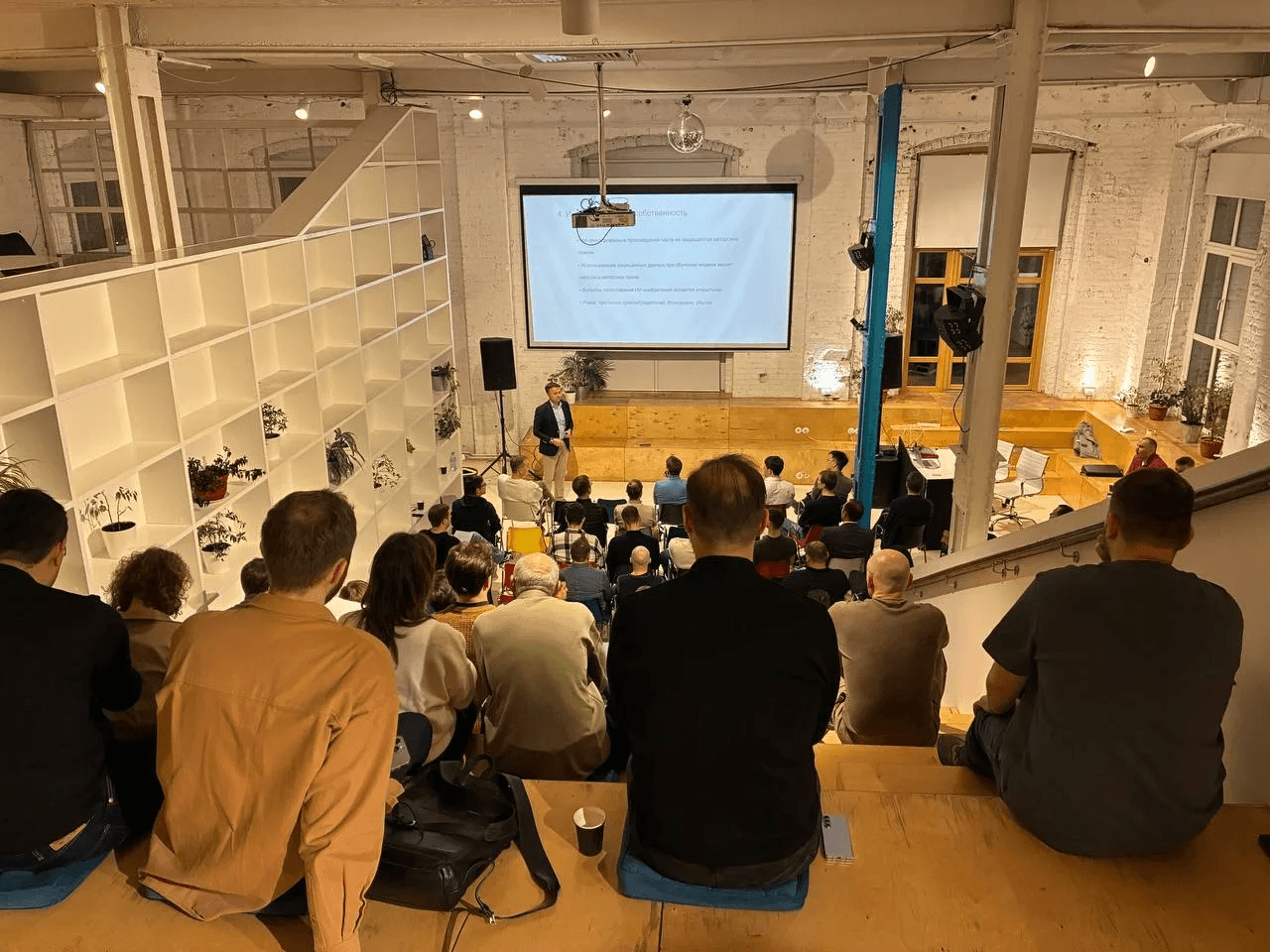 Лофт с амфитеатром — выступление на ShareAI